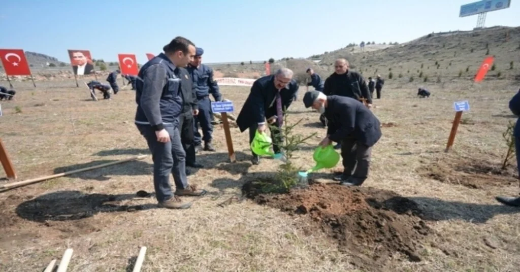 Kütahya İl Jandarma 300 Fidanı Toprakla Buluşturdu