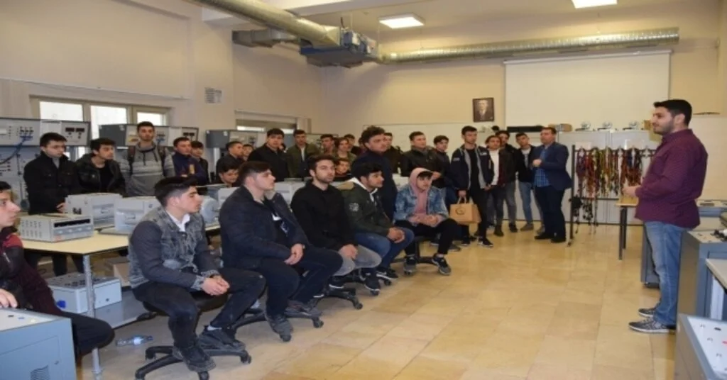 Lise Öğrencileri Düzce Üniversitesini Ziyaret Etti