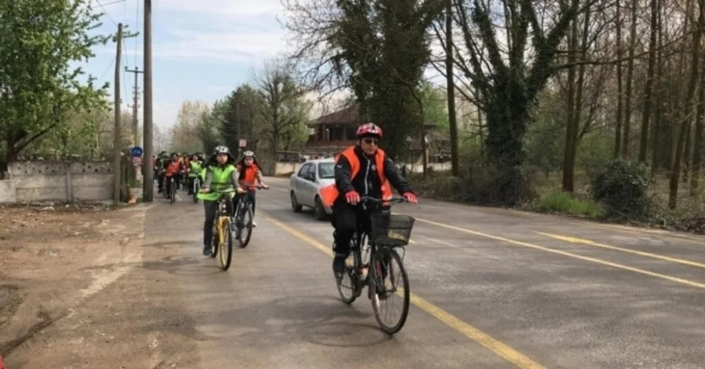 Lise Öğrencileri Polisler İçin Pedal Çevirdi