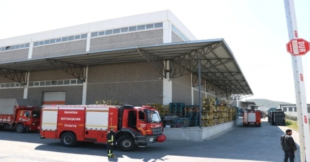 Manisa Osbde Çıkan Yangın Korkuttu