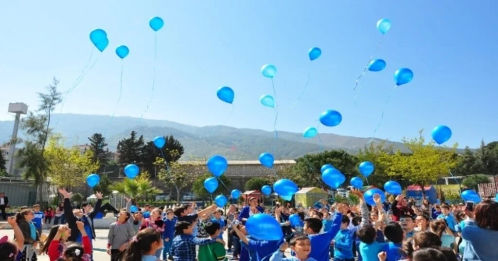 Manisada Otizme Mavi Balon Göndermesi