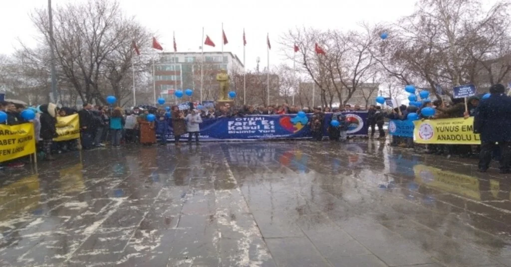 Mavi Balonlar Otizm Farkındalığı İçin Havalandı