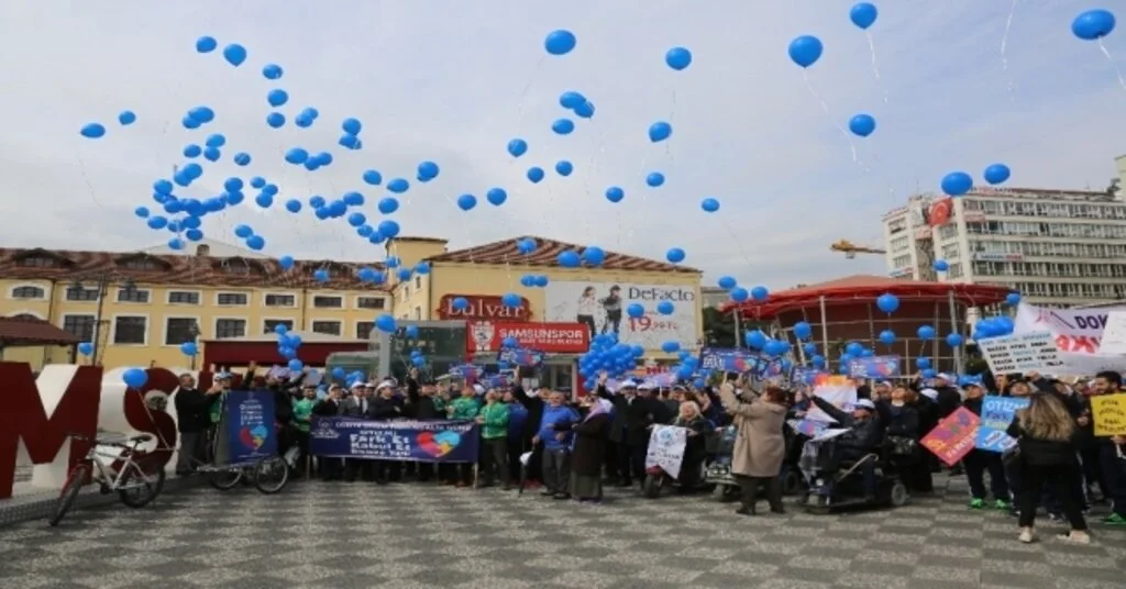 Mavi Balonlar Otizmliler İçin Gökyüzüne Bırakıldı