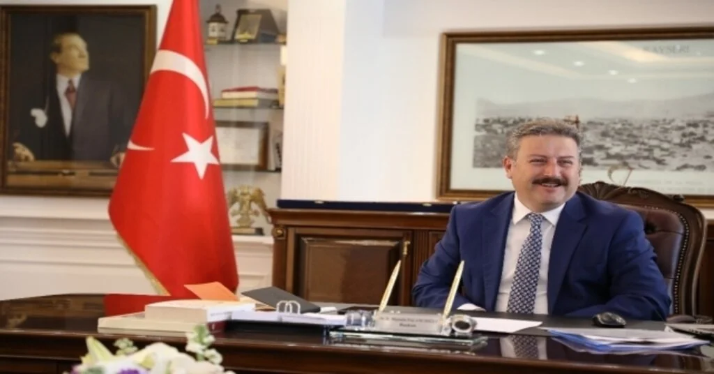 Melikgazi Belediye Başkanı Dr. Mustafa Palancıoğlu Taekwondo Türkiye İkincisi Büşra Öztürkü Tebrik Etti