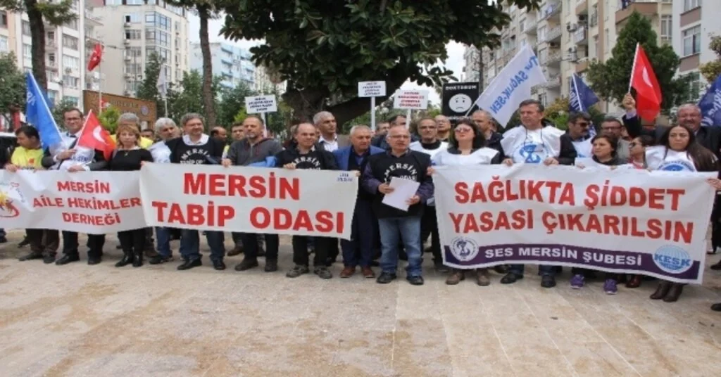 Mersinde Aile Hekimleri Bir Günlük İş Bırakma Eylemi Yaptı