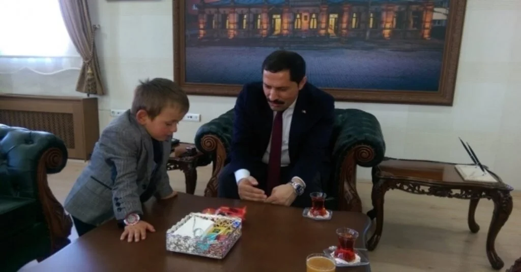 Minik Muhtar Adayı Çağatay, Vali Masatlıyı Ziyaret Etti