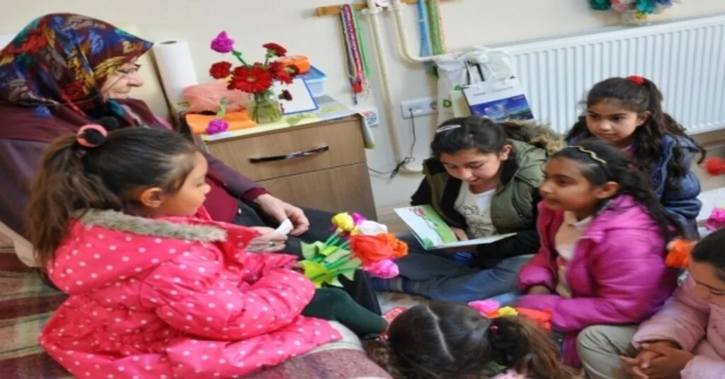 Minikler Ninelerine Hikaye Okudu