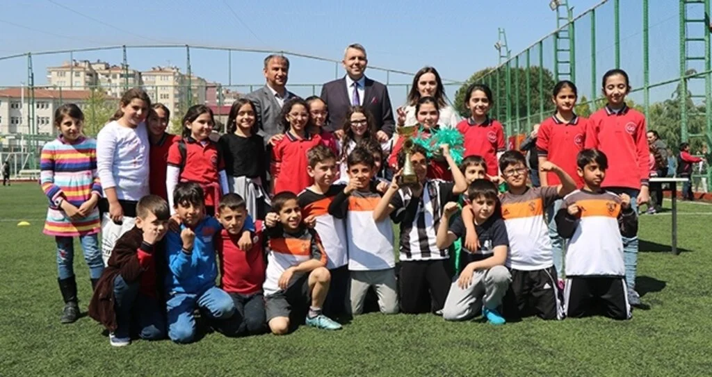 MİNİKLER SPORA DOYDU