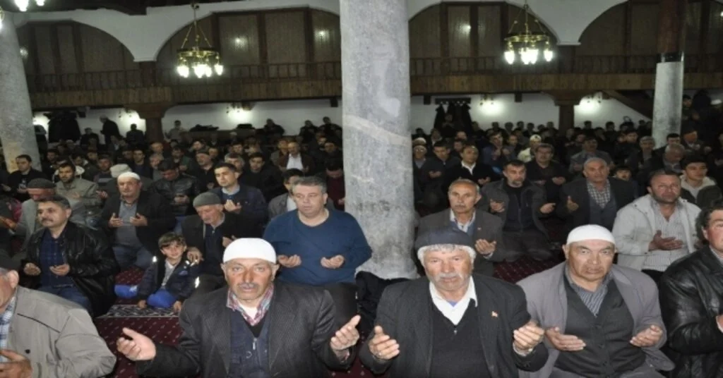 Miraç Kandilinde Şuhutta Camiler Doldu Taştı