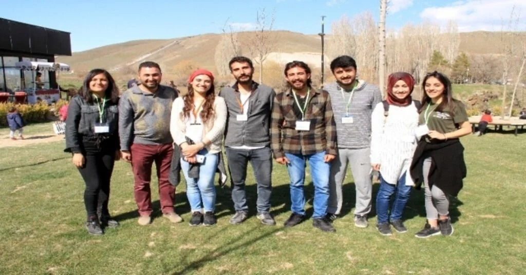 Muradiye Şelalesinde Bahar Temizliği