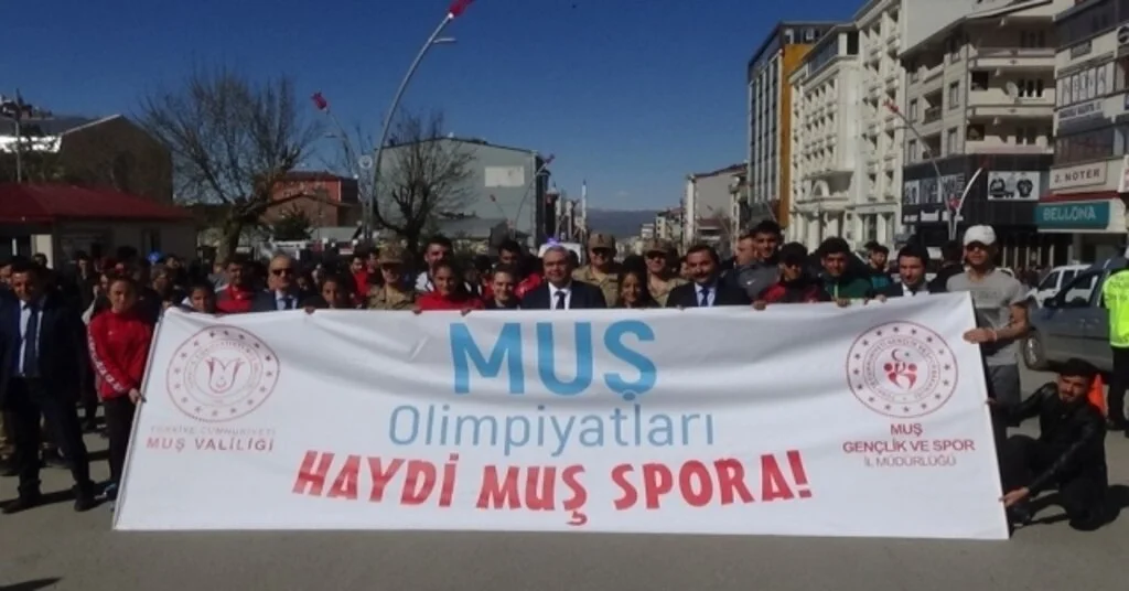 Muşta Halk Koşusu Ve Yüzme Yarışması Yapıldı