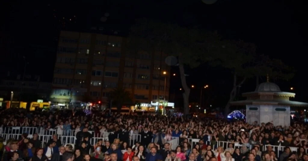 Nazillide Seçim Zaferi Konserle Kutlandı