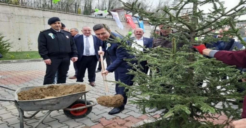 Nebioğlunda Ağaç Bayramı Töreni Gerçekleşti