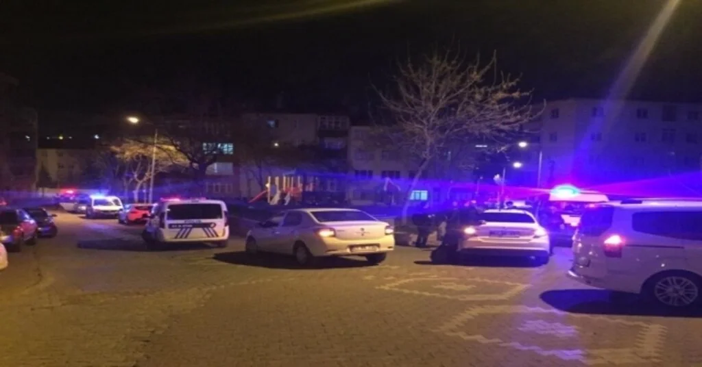 Niğdede Vahşet, Kız Kardeşini Bıçakla Öldüren Zanlı Anne Ve Babasını Yaraladı