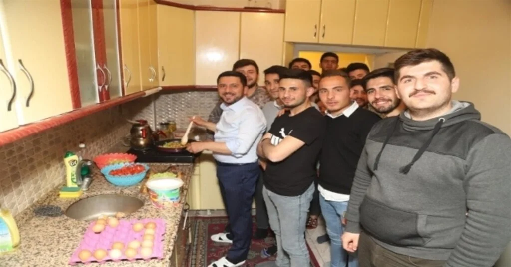 Öğrenciler İstedi, Başkan Menemen Yaptı