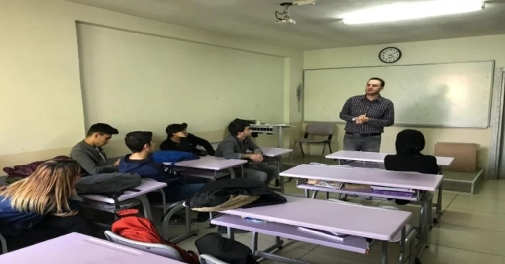 Öğrencilere Düzce Üniversitesinin Nüfus Ve Vatandaşlık Programı Tanıtıldı
