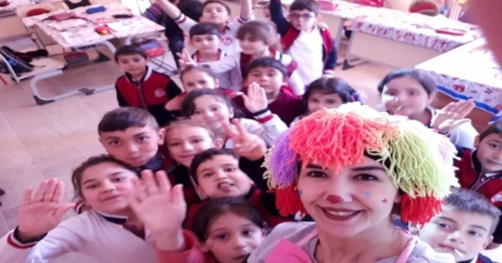 Öğrencileri İçin Palyaço Oldu