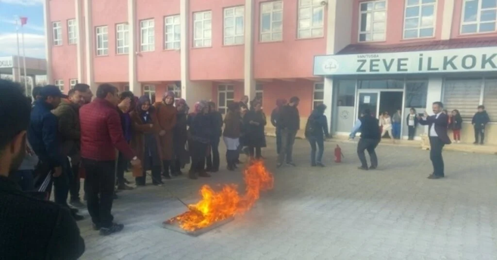 Öğretmen Ve Personele Yangın Eğitimi