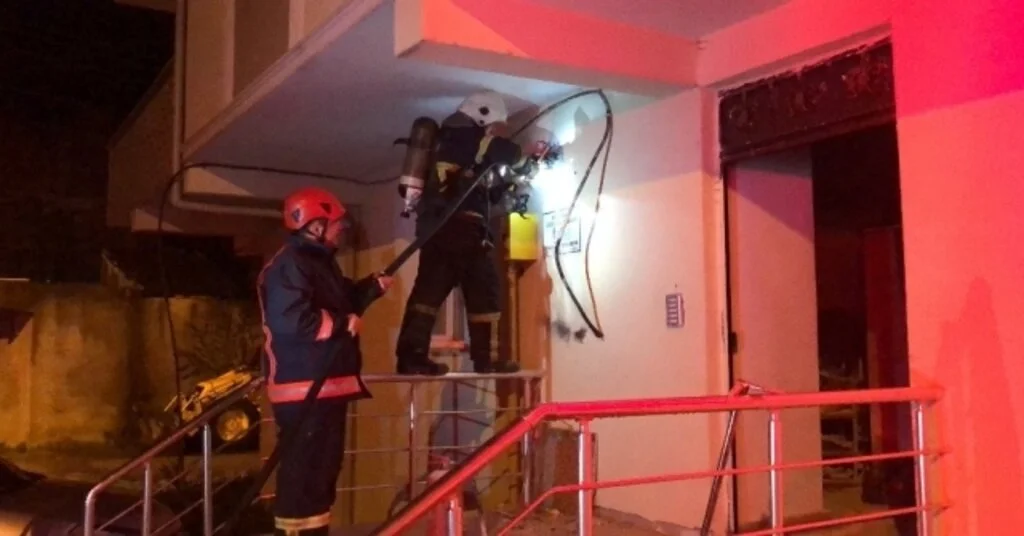 Orduda Binada Elektrik Panosu Patladı, 9 Kişi Dumandan Etkilendi