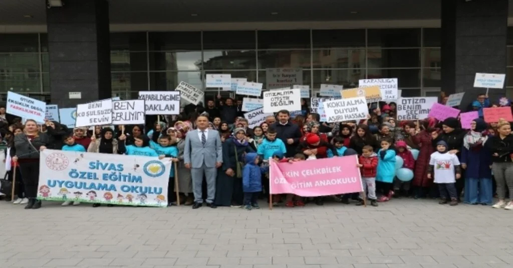 Otizme Dikkat Çekmek İçin Yürüdüler