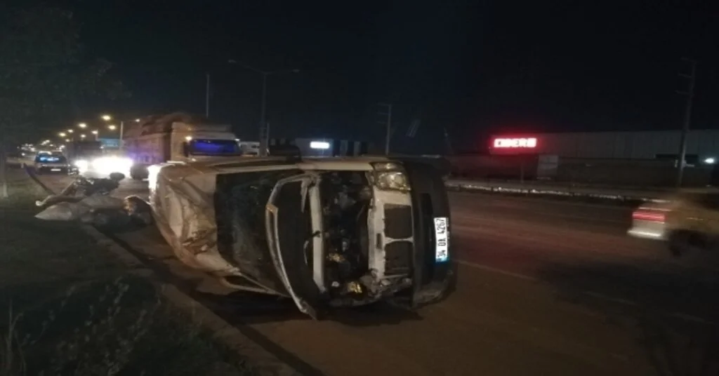 Otomobille Minibüs Çarpıştı: 3 Yaralı