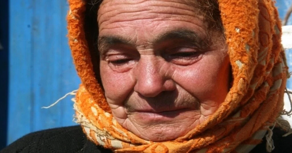 (Özel Haber) Telef Olan İneğinin Başında Feryat Eden Kadın ‘Acı Ve Çaresizliğin Yüzü Oldu