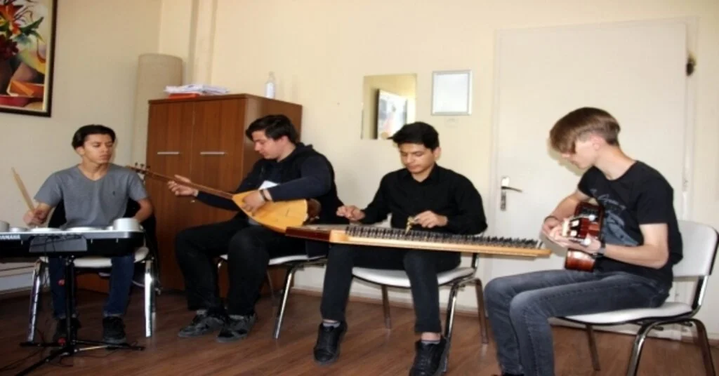 (Özel) Hasta Çocukların Ve Yaşlıların Gönüllü Müzik Grubu