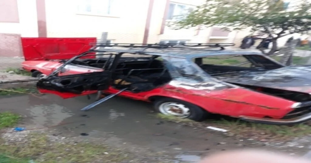 Park Halindeki Otomobil Alev Topuna Döndü