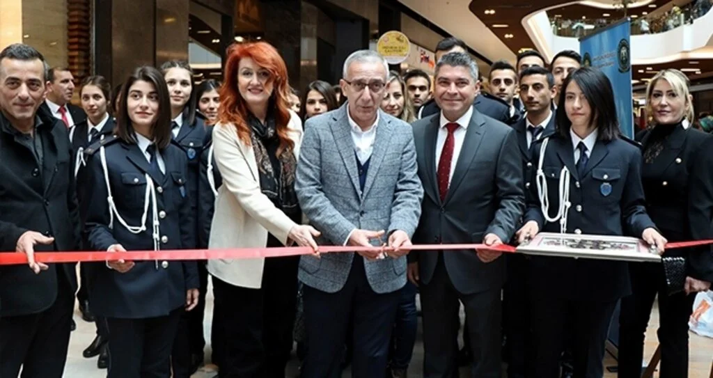Piazza'da Polis Haftası Coşkusu