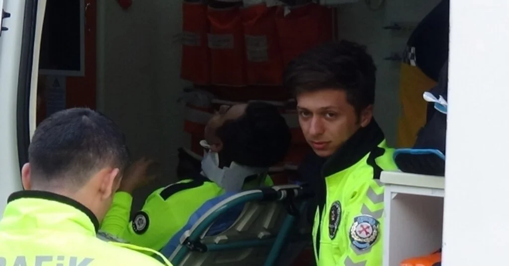 Polis Aracı Otomobille Çarpıştı: 1 Polis Memuru Yaralı