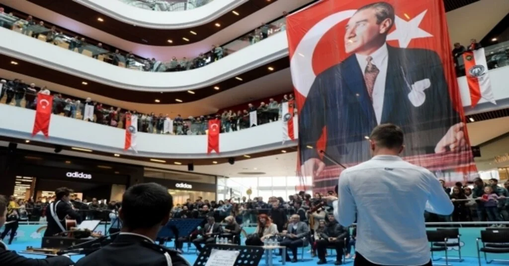 Polis Teşkilatı Kuruluş Yıldönümü Piazzada Kutladı