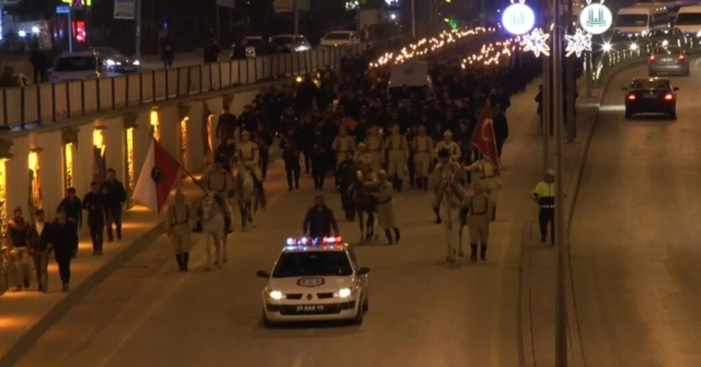 Polislerden Türk Polis Teşkilatının Yıl Dönümüne Özel Meşaleli Ve Atlı Yürüyüş