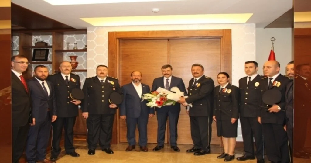 Polislerden Vali Çiftçiye Ziyaret
