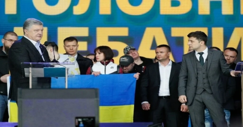 Poroşenko Ve Zelenskiy Stadyumda Son Kozlarını Paylaştı