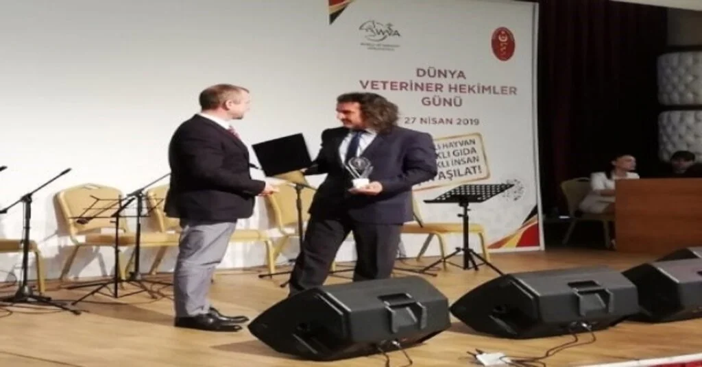 Prof. Dr. Lokman Aslana ‘2019 Yılı Tvhb Hizmet Ödülü