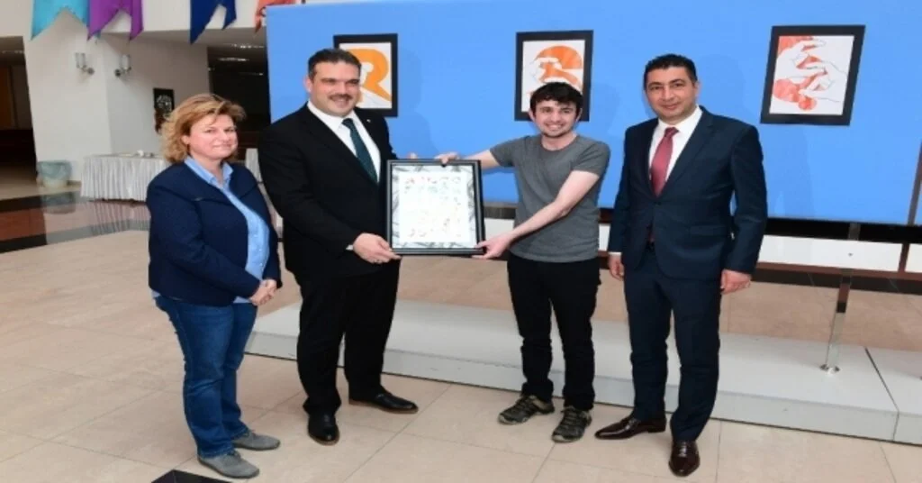 Rektör Çomaklı Parmak Alfabesi Tasarımı Sergisinin Açılışını Gerçekleştirdi