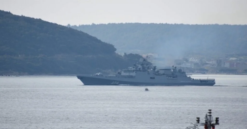 Rus Fırkateyni Boğazdan Geçti