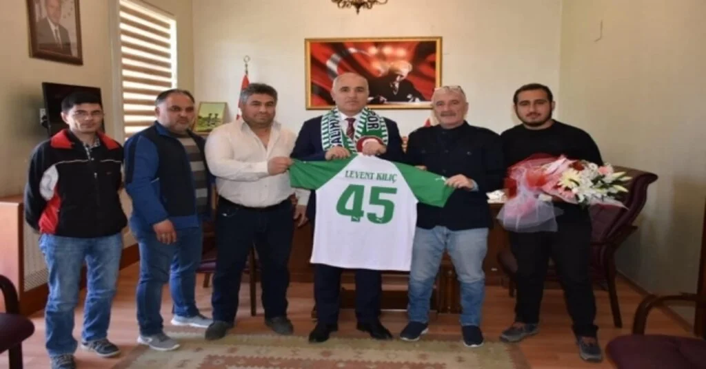 Salihlie Taraftarlardan Kaymakam Kılıça Forma