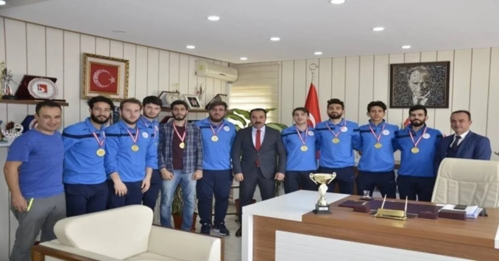 Şampiyon Voleybolculardan İl Müdürü Yıldıza Ziyaret