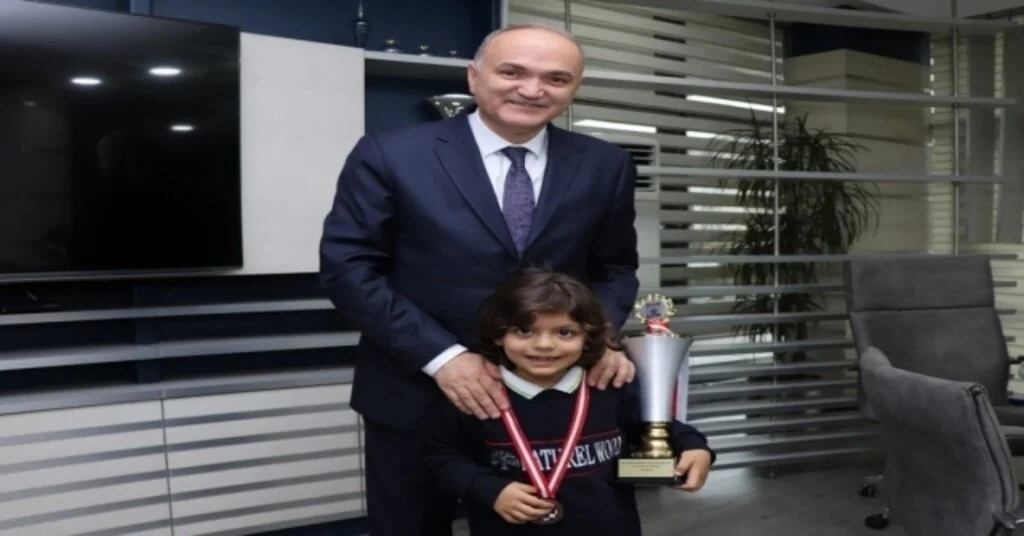 Şampiyonlar Başkan Özlüyü Ziyaret Etti
