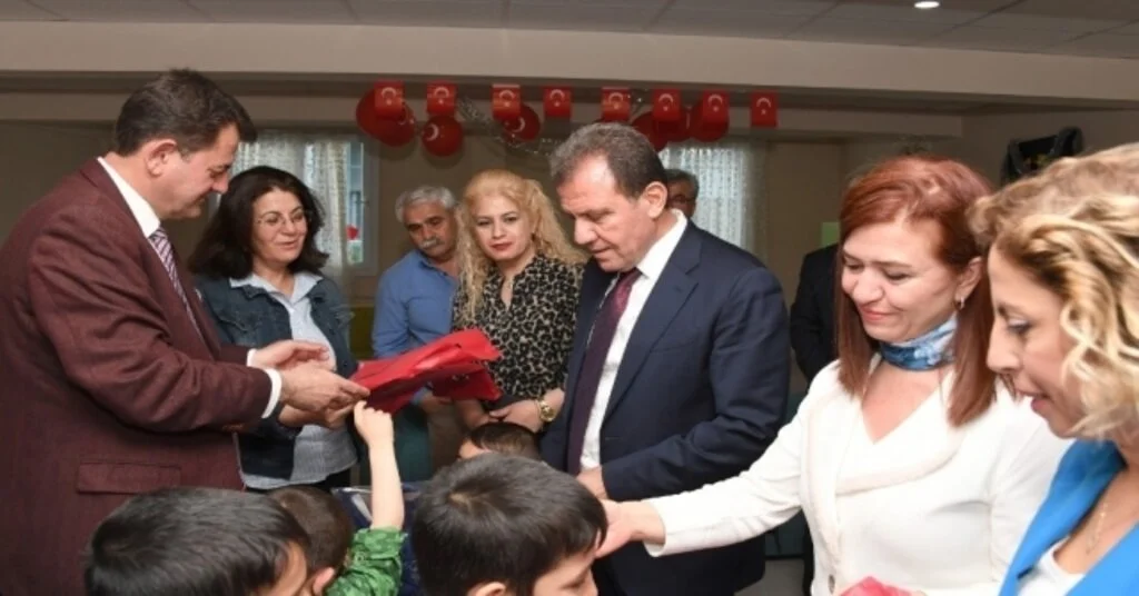 Seçer, Sevgi Evlerindeki Çocukları Unutmadı