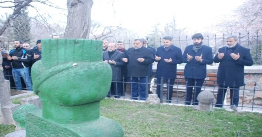 Seçimlerin Sabahında İlk Orayı Ziyaret Etti