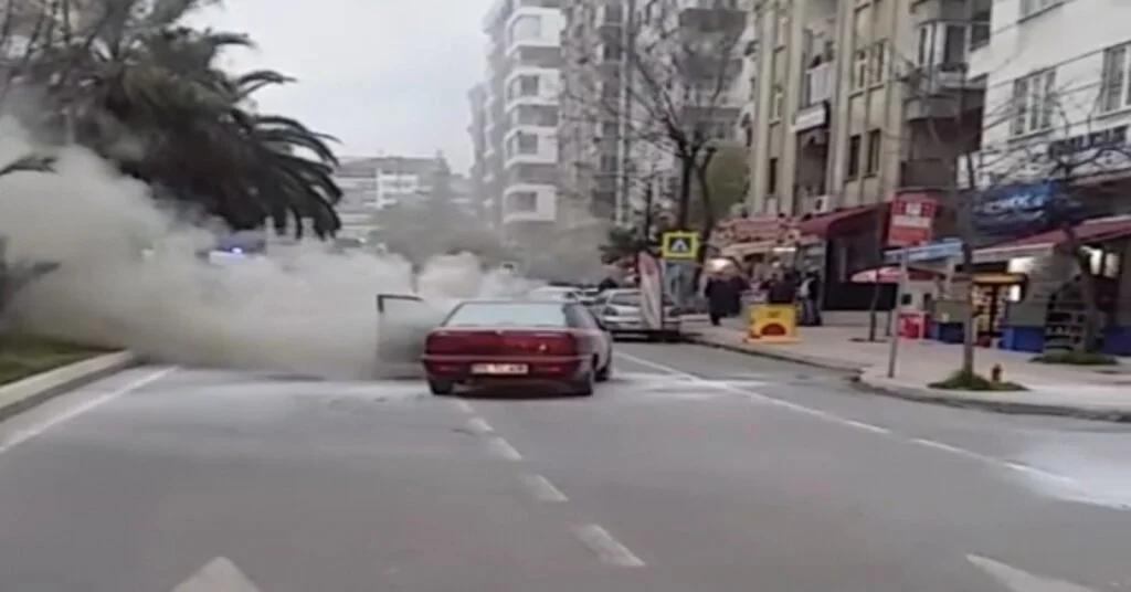 Seyir Halindeki Otomobilde Yangın Çıktı