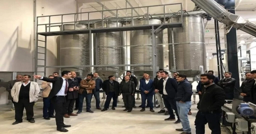 Siirtli Çiftçiler Fıstık İşleme Tesisini Gezdi