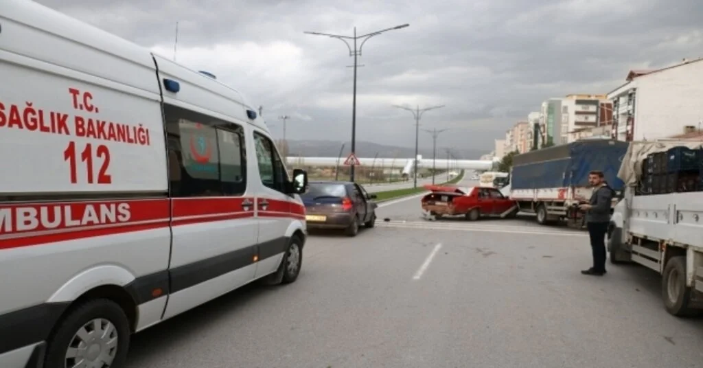 Sivasta Trafik Kazası 2 Yaralı