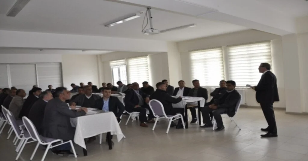 Şuhutta Köy Muhtarlarına Eğitim Semineri