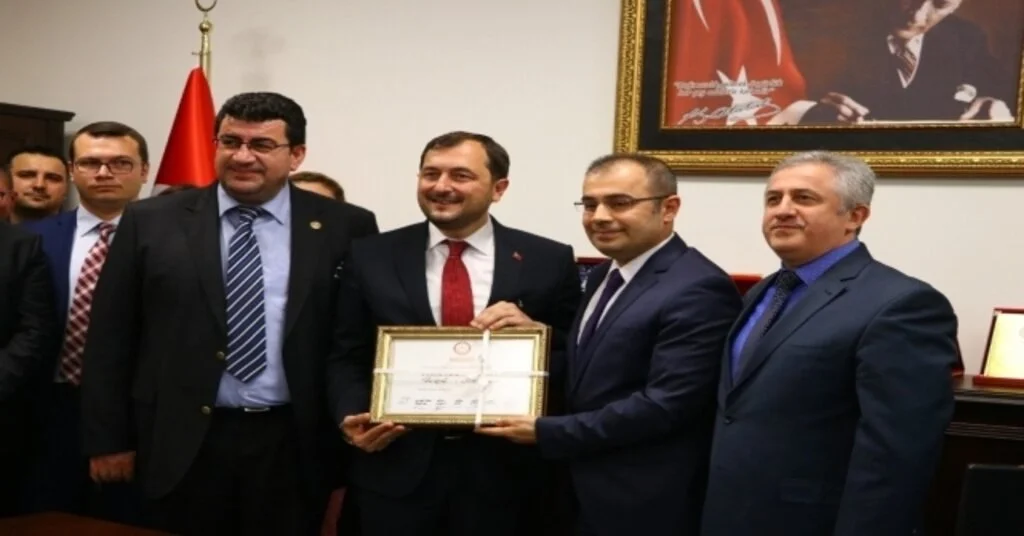 Süleymanpaşayı Chpden Alan Ak Partili Yüksel Mazbatasını Aldı