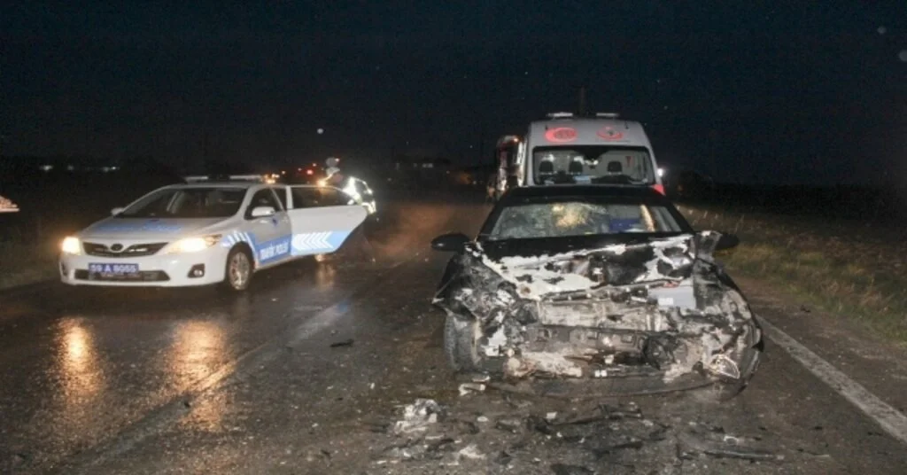 Tekirdağda Otomobiller Kafa Kafaya Çarpıştı: 5 Yaralı