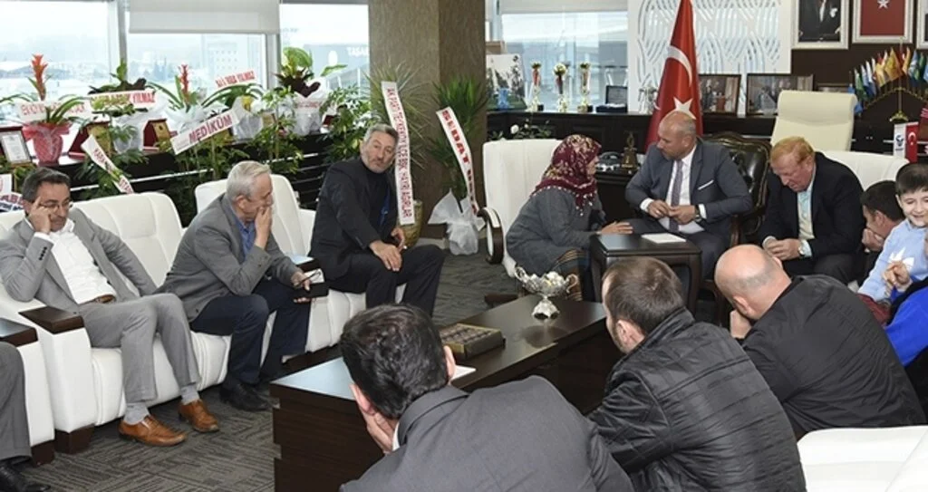 Tekkeköy Belediye Başkanı Hasan Togar Tebrikleri Kabul Etti