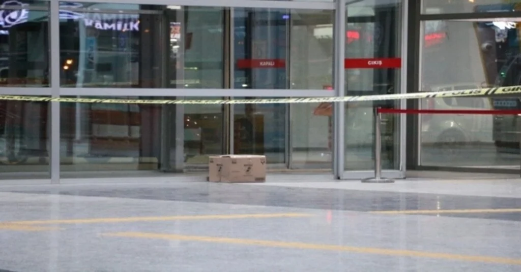 Terminalde Unutulan Kutu Paniğe Neden Oldu